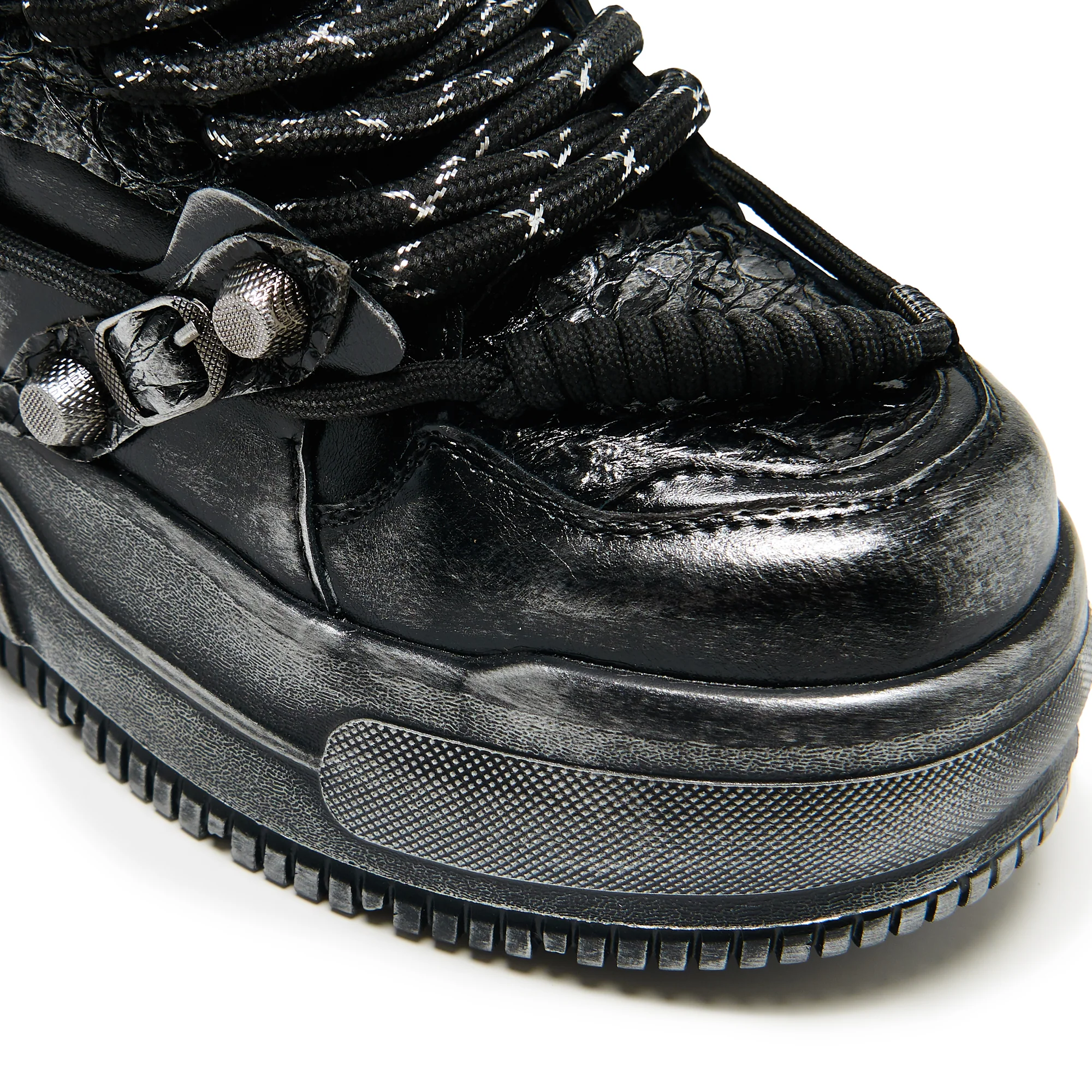 KOI_Metamorphosis_Distressed_Platform_Trainers_ECOM1