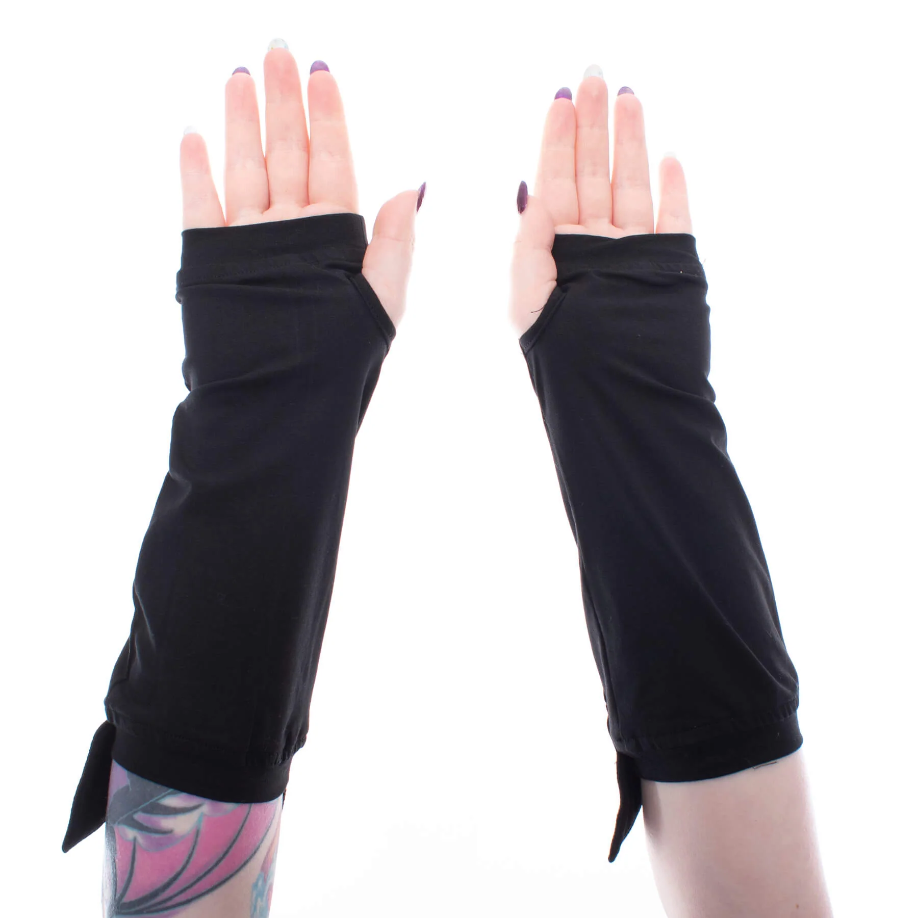 luna-armwarmers-ladies-black-heartless-2 luna-armwarmers-ladies-black-heartless-2